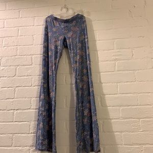 we are selling kids bellbottom floral pants from billabong